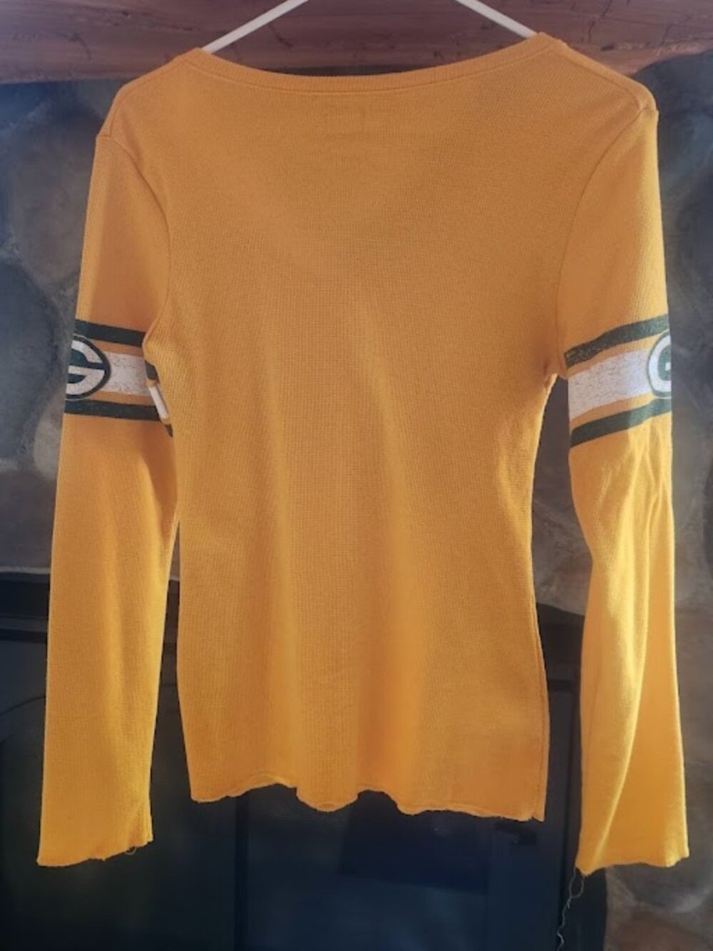 Official NFL Team Green Bay Packers Softball V-Neck | Gold | Like New | Size S - Picture 2 of 5